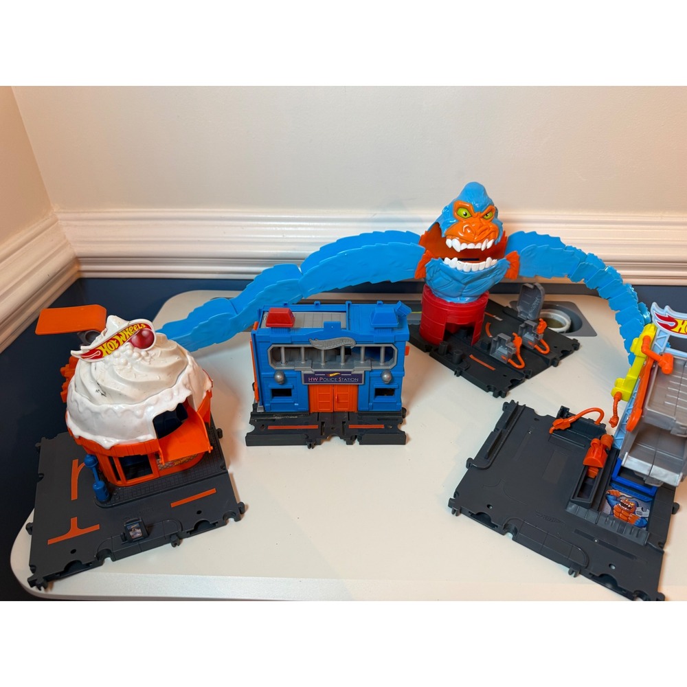 Hot Wheels City Playset Kids OS Gorilla Attack Police Station Cupcake Shop Blue